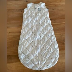 Dreamland weighed sleep sack, sized M (6-12 months old or 15-24 pounds)